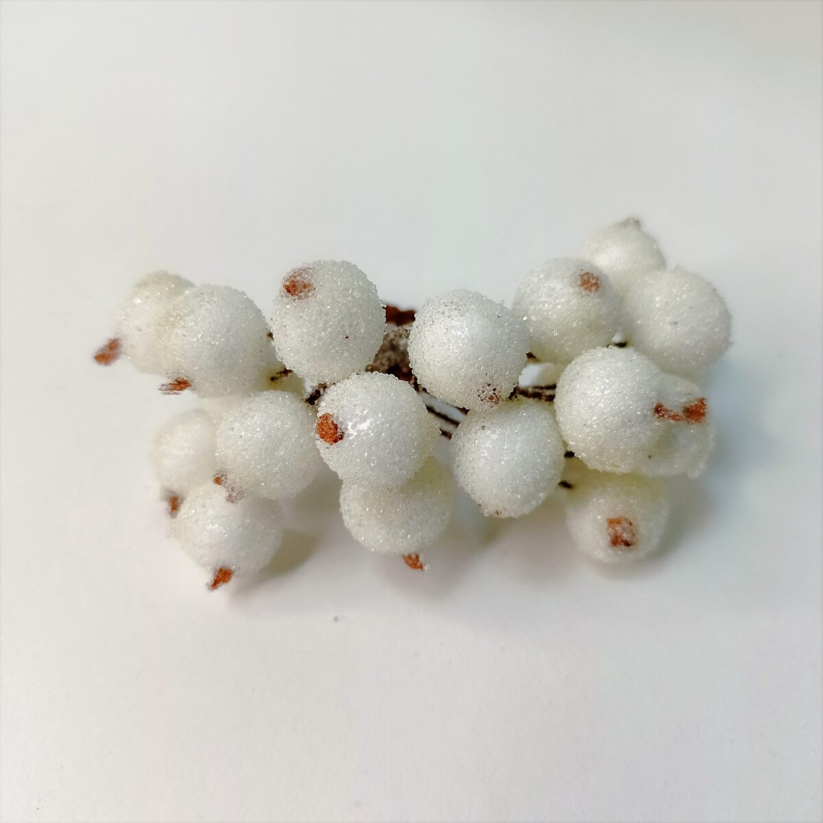 Букет Ягоды в сахаре цв. белый 7 см ветка 20 ягод